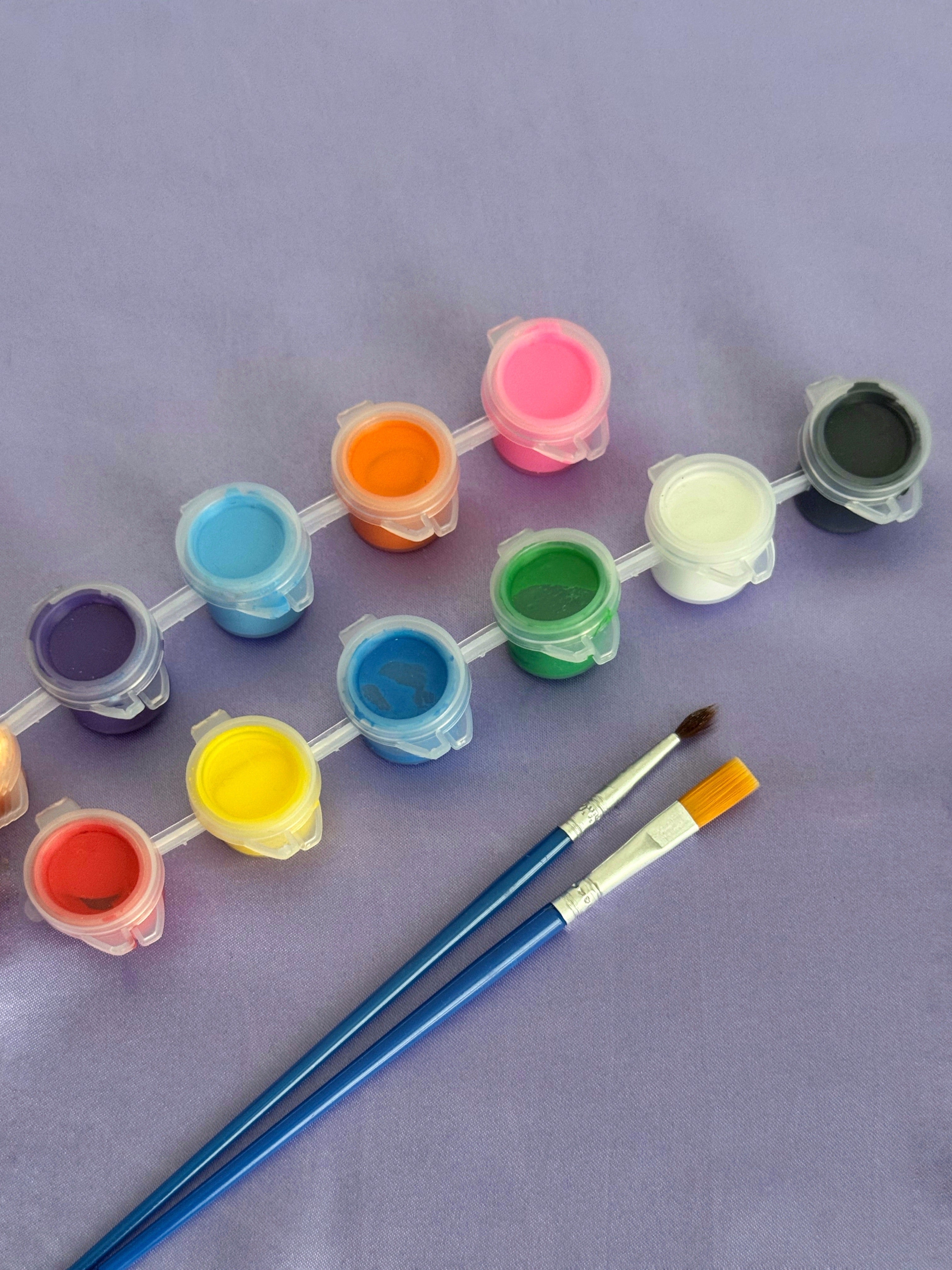 12 farver og pensler